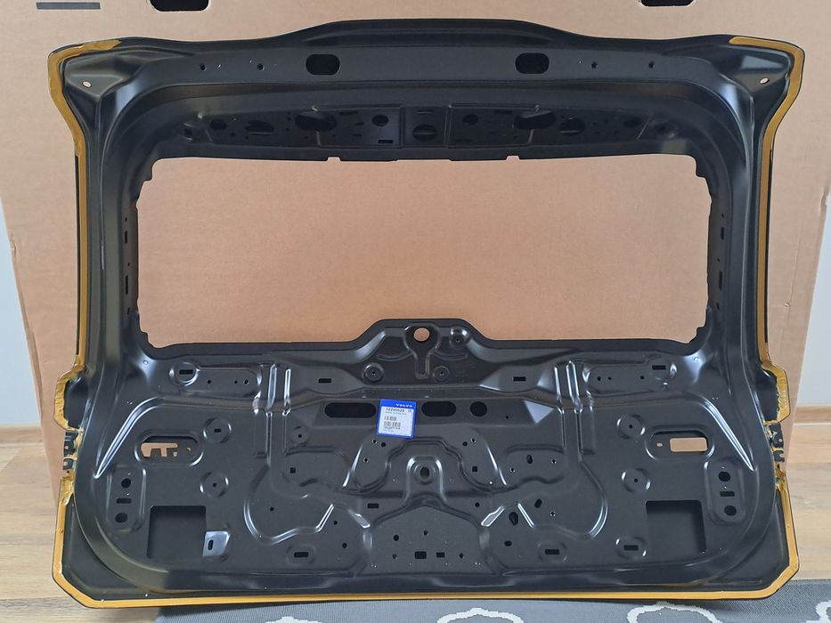 Nowa klapa bagażnika Volvo V60 II