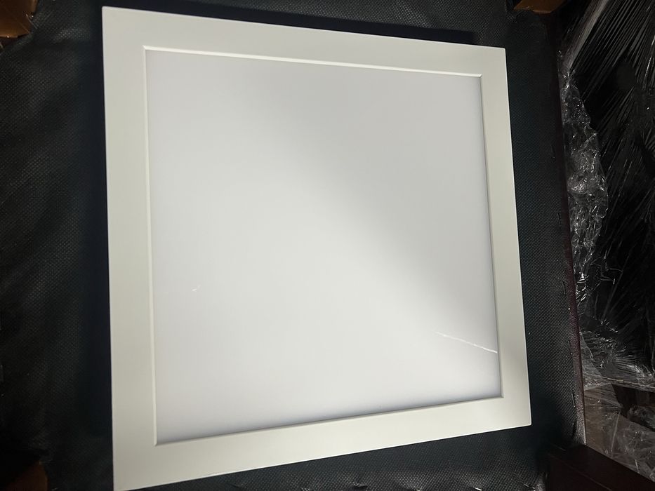 Apliques de teto led com 29 x 29 cms..