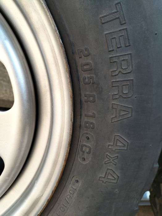 Jantes 16 ferro com furação alterada para 5x139,7, vendidas com pneus