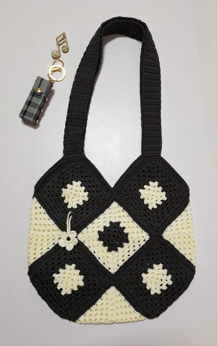 Malas em tricot feitas á mão