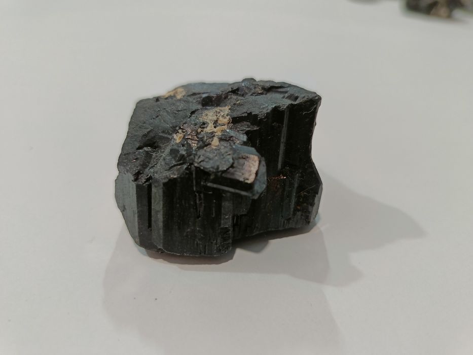 Naturalny kamień Czarny Turmalin w formie kryształu nr 2