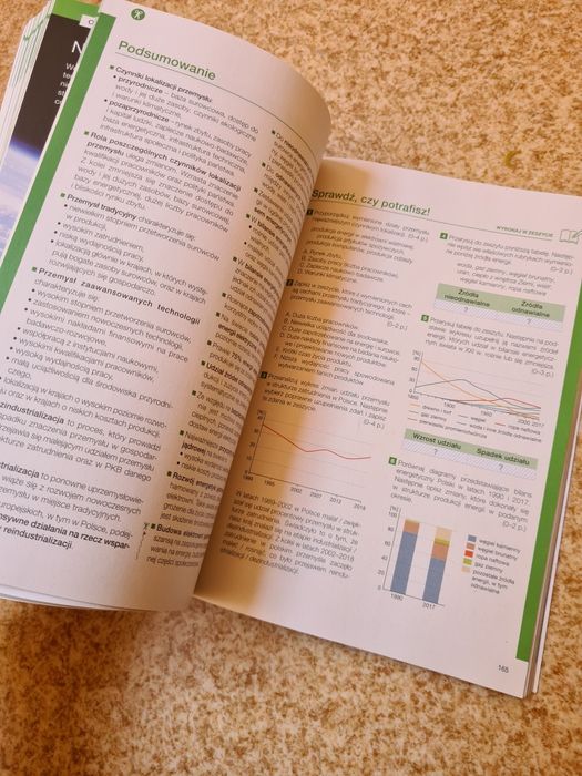 Książka oblicza geografii Nowa era klasa 2
