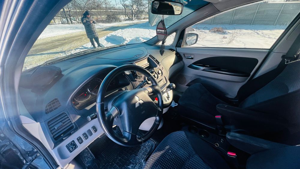 Мицюбиси грандис