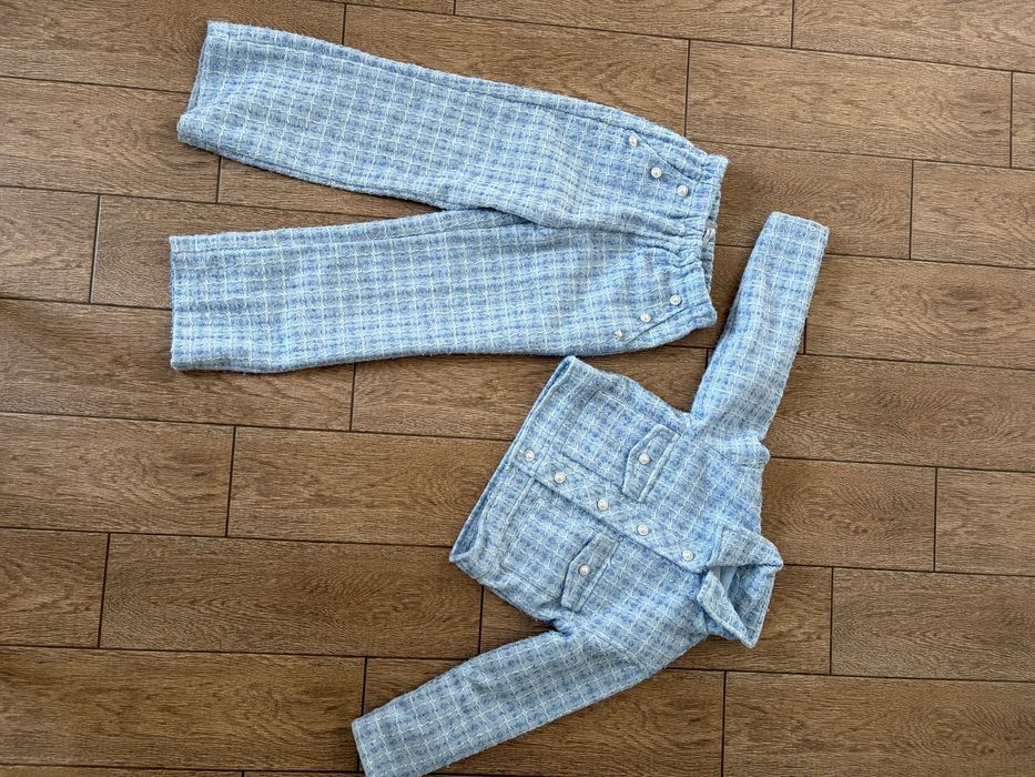 Твідовий костюм на дівчинку