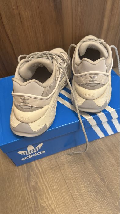 Buty Adidas Oznova w r. 40 2/3 szare