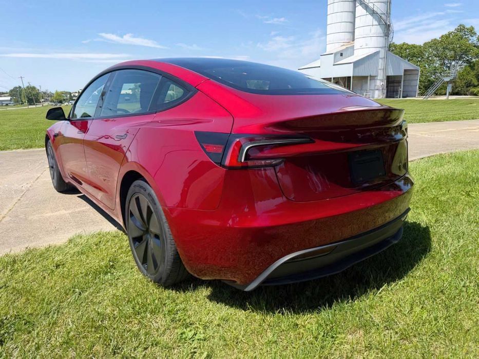 Tesla Model 3 Long Range      2025