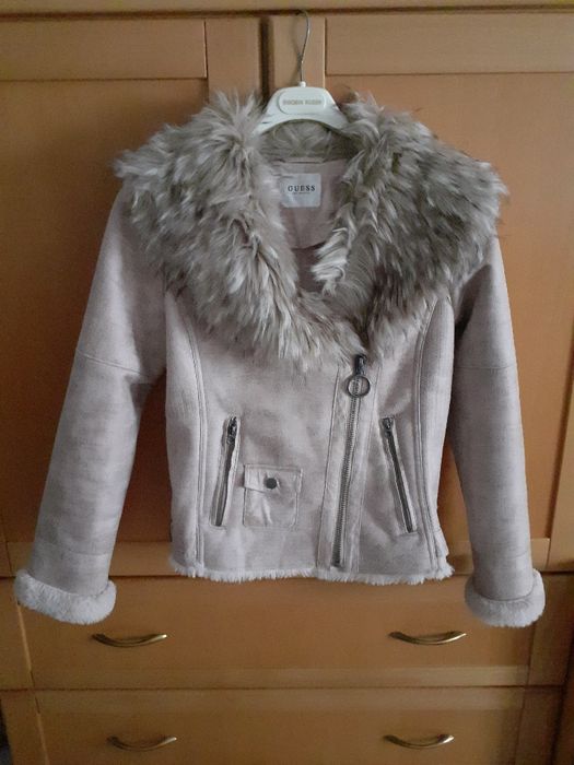 Blusão beje td forrado a Pêlo sintético ( Guess ) C/ Novo