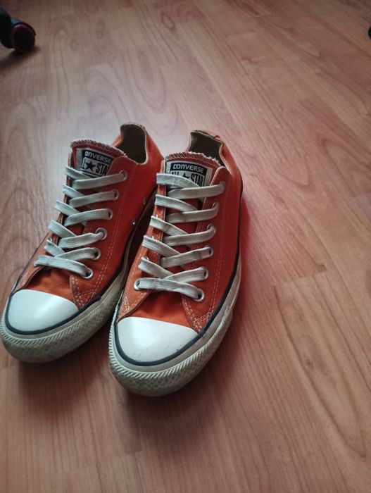 Продам оранжеві кеди Converse Chuck Taylor All-Star.
размер 39/24.5 см