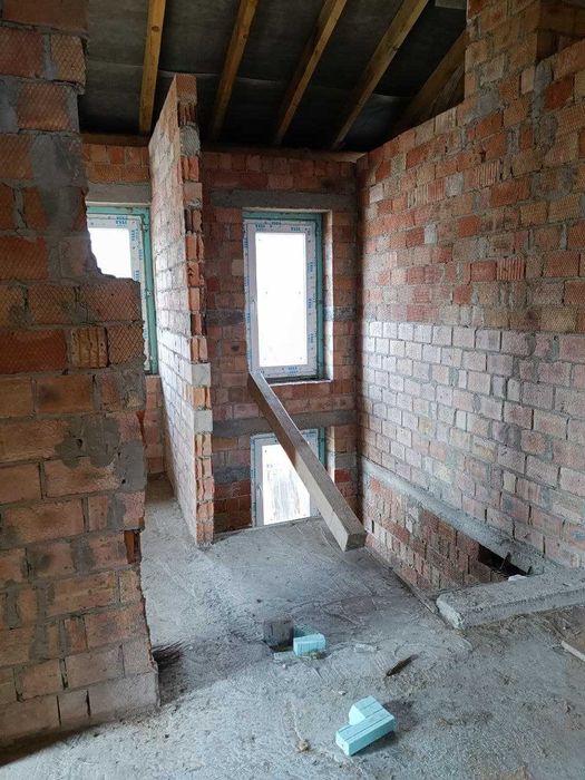 Будинок 280 м\2 + 7 соток для IT компанії в центрі Чернівці