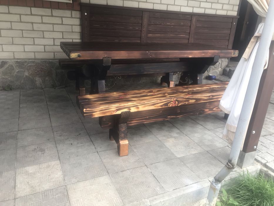 Стіл та лави з масива