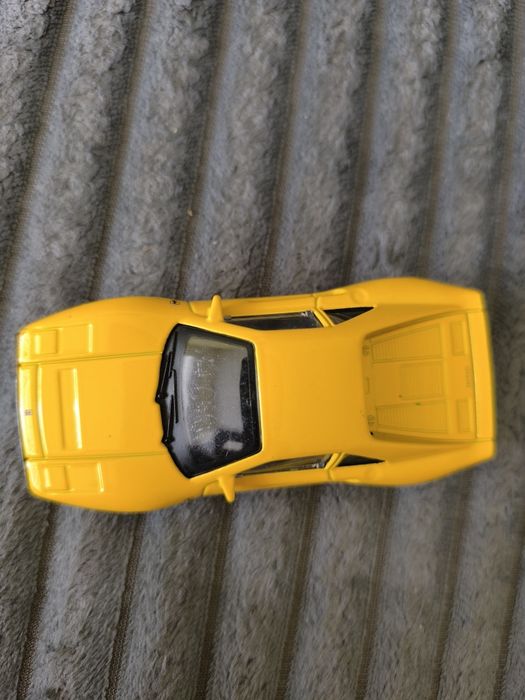Maly samochodzik zabawka ferrari, resorak