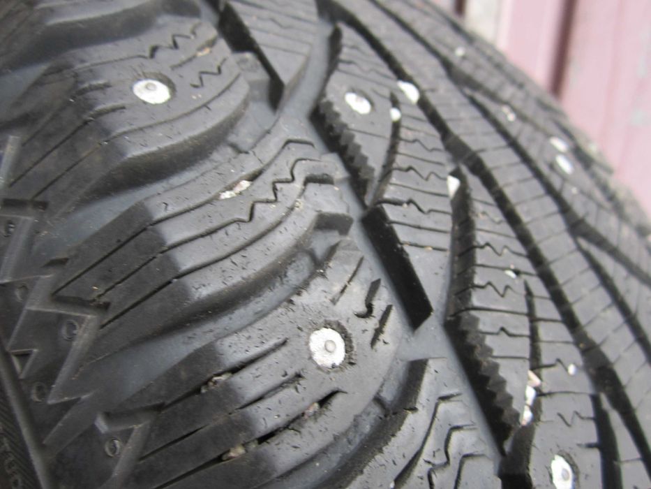 Opony 215 65 R17 kolce