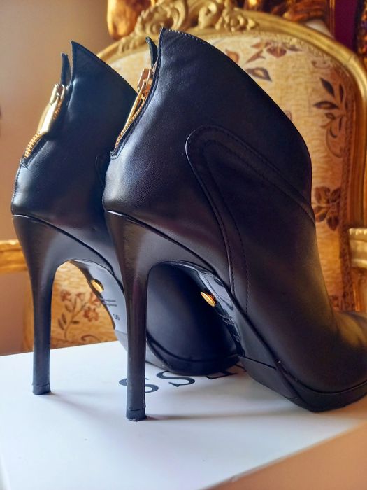 Conhpol czarne botki ze złotym zamkiem skóra naturalna premium r. 35