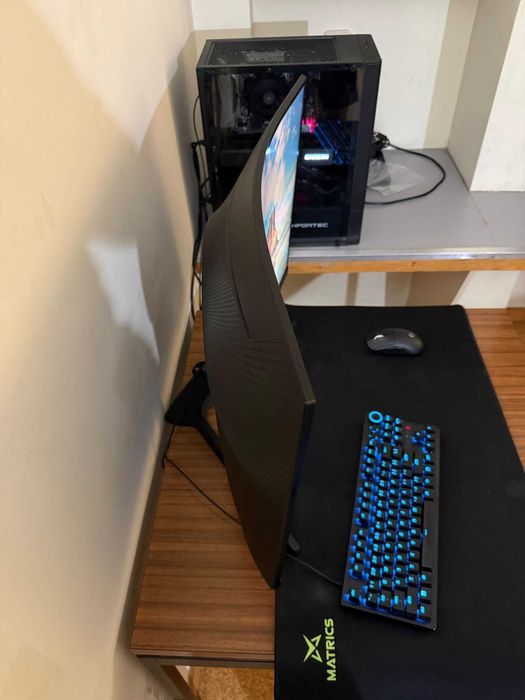 Monitor Samsung Odyssey G5 32" QHD 165Hz Curvo