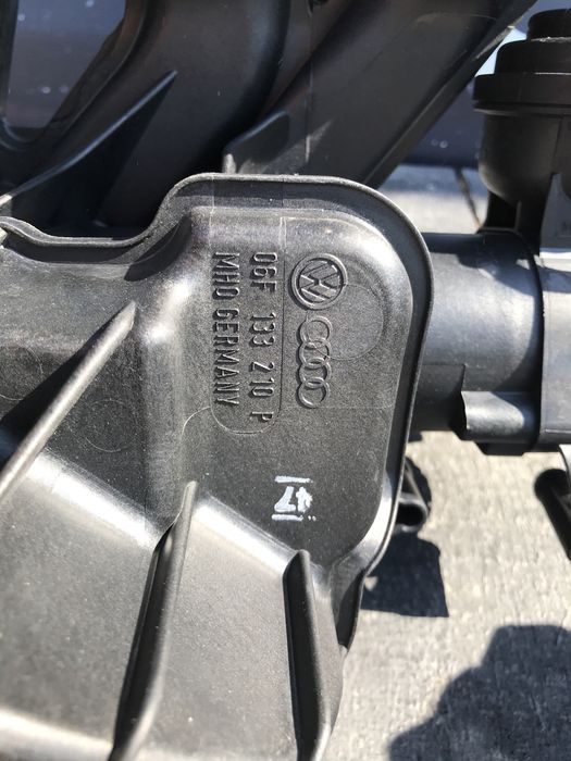 Впускной коллектор VW Passat 2.0 fsi бензин колектор впускний Пассат