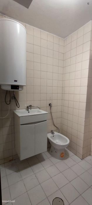 Quarto - localizado em Campanhã Porto