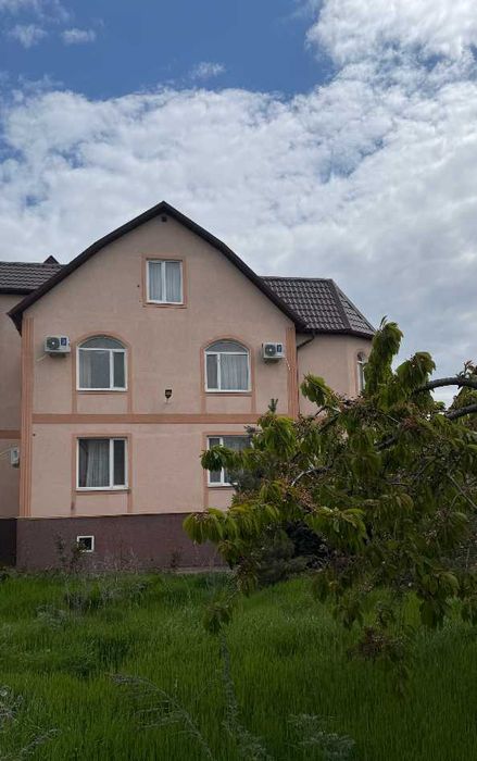 Продам будинок в Лісках з меблями та технікою на ділянці 9 соток