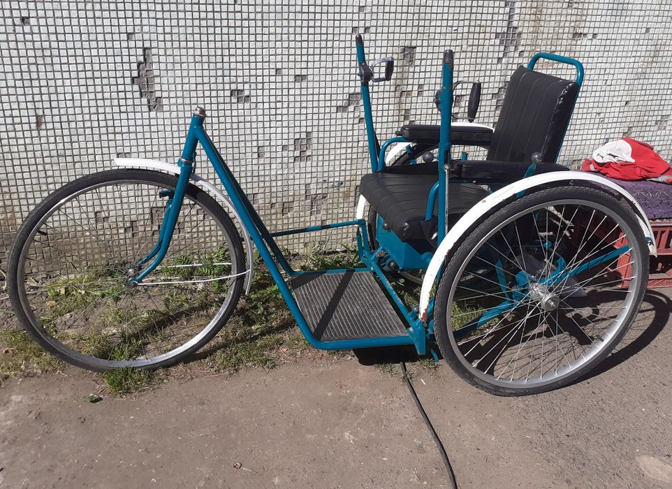 Дорожня інвалідна коляска.