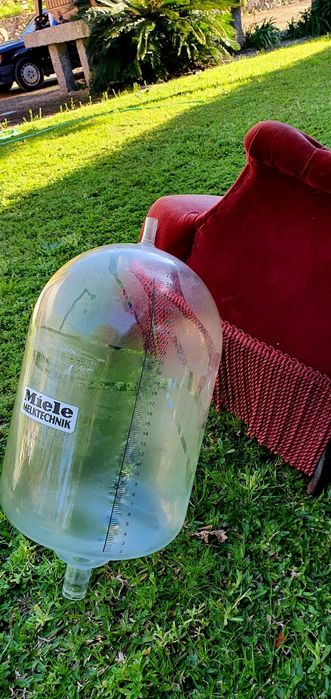 Vasos de leite para ordenha, usados em excelente estado de conservação