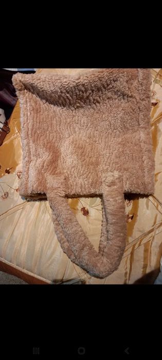 Bolsa bege de pêlo artificial - Stradivarius