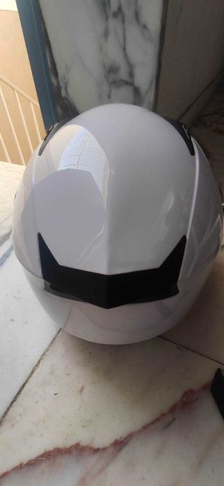 Dois capacetes de mota