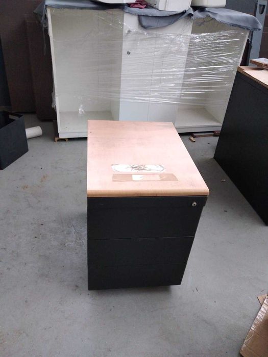 OPORTUNIDADE: mobiliários de escritório em bom estado