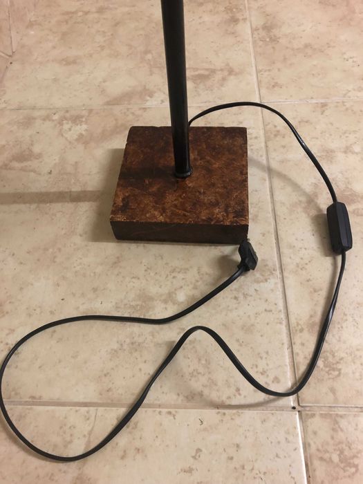 Candeeiro em bambu castanho e abajur azul turquesa