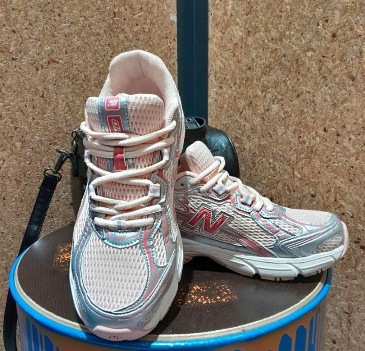 Жіночі кросівки нові New Balance 740