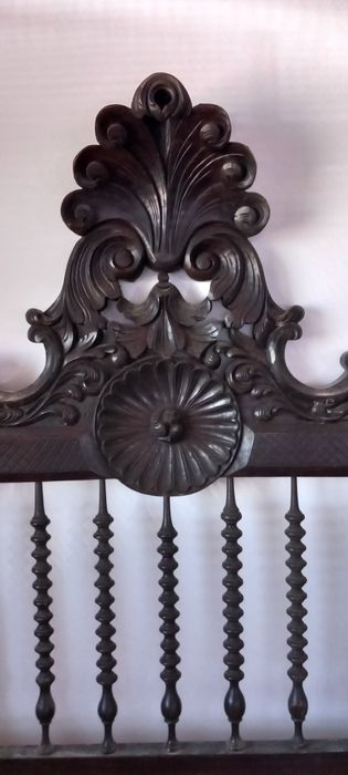 Cama  de casal do séc XVIIl