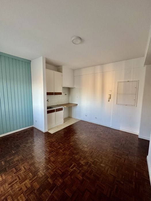 Estúdio T0 na Reboleira com Excelente Localização – 7.º Andar