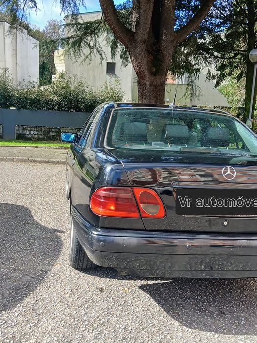 Mercedes-Benz 200 — fotografia 3