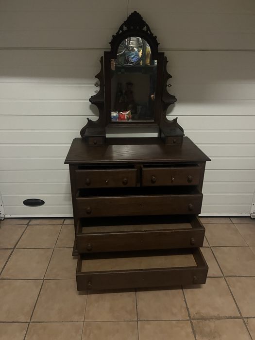Comoda em madeira com espelho