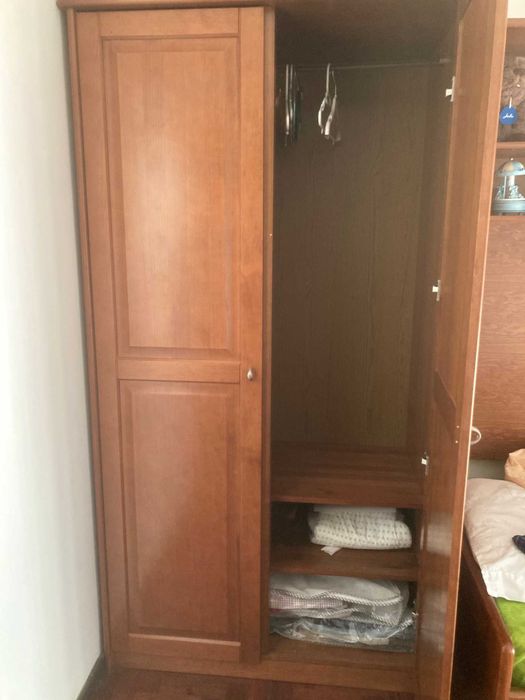 Quarto completo em madeira: roupeiros, cama, secretária Bonfim (Porto)