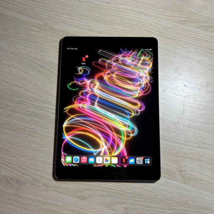 iPad 9 gen - SIM/WI-FI + Rysik + Case + Ładowarka + Szyba - Idealny