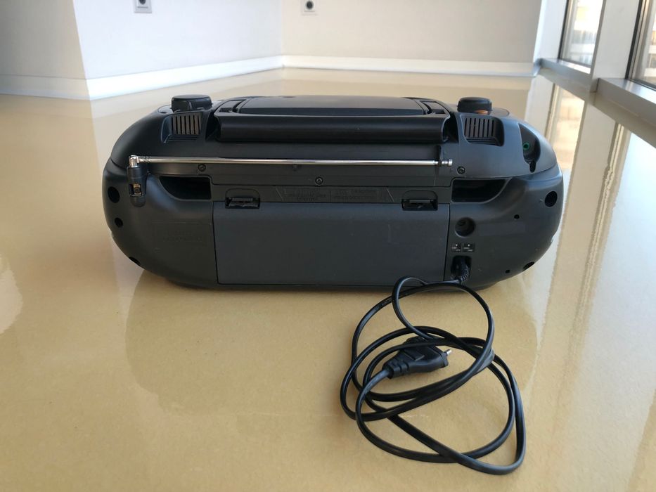 Музыкальный центр/магнитола/ CD-проигрыватель/ радио PHILIPS-AZ8051/11