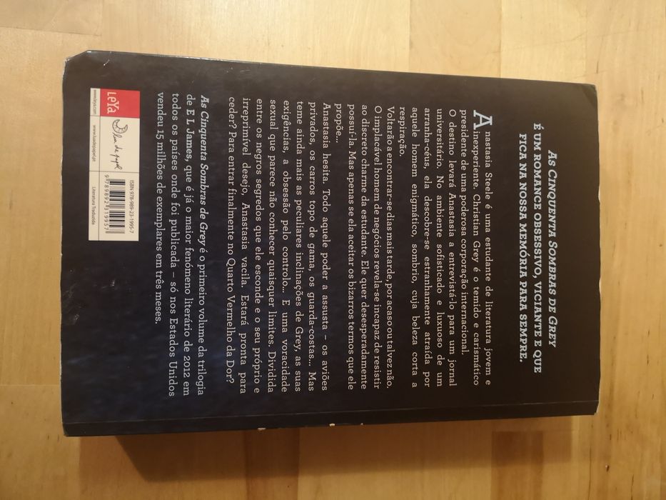 Livro As cinquenta sombras de Grey semi novo óptimo estado E L James