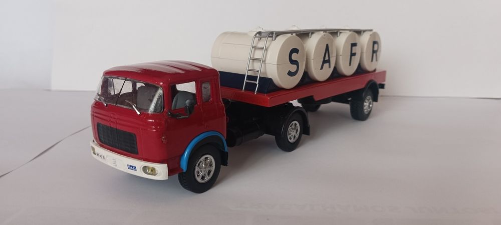 Camiões modificados 1/43