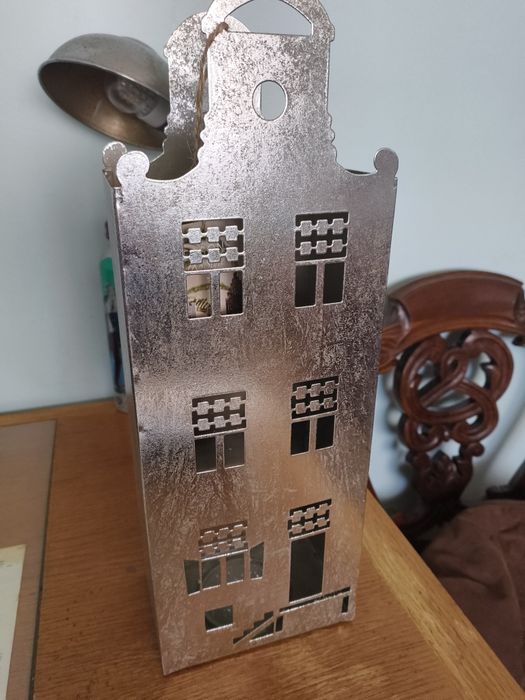 Casa lanterna em metal