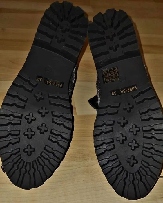 Nowe szare zamszowe buty z gwiazdkami, rozm 39