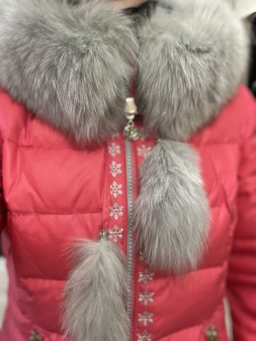Пухова куртка з натуральним песцем розмір М/L