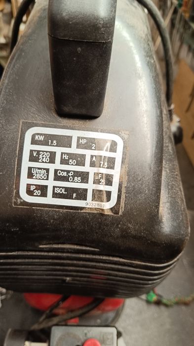 Maly kompresor 6L NuTool 8 bar