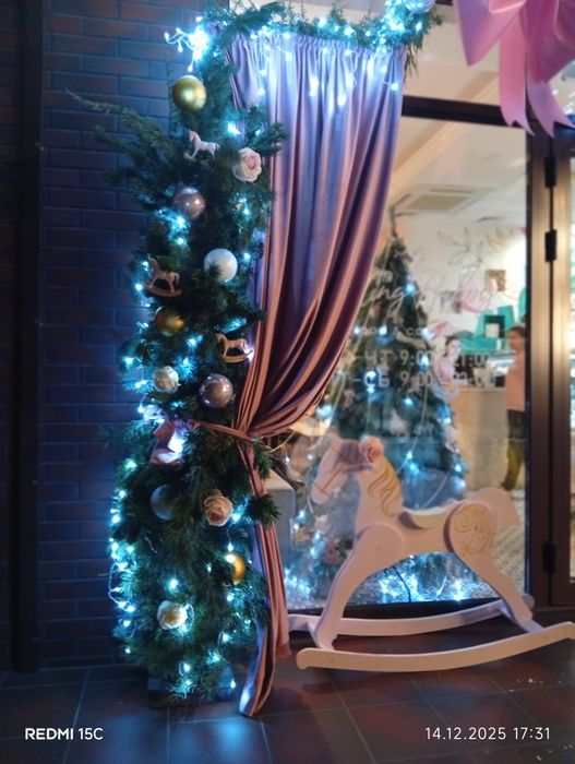 Хвойна гірлянда , оформлення до зимових свят