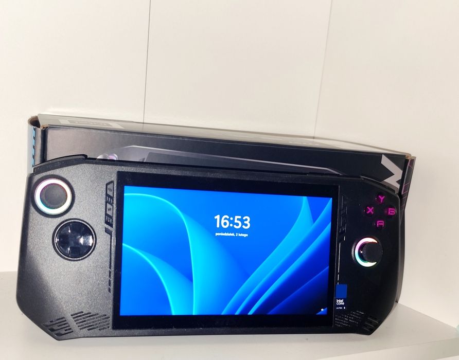 Komputer przenośny MSI Claw A1M