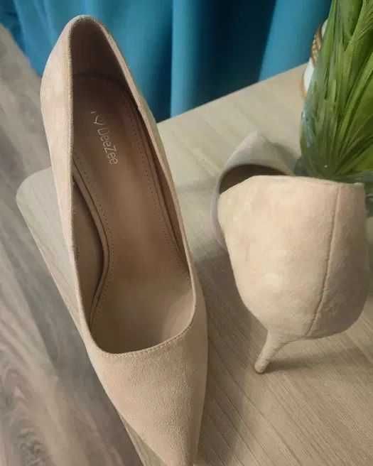 Туфлі DeeZee 39 бежеві