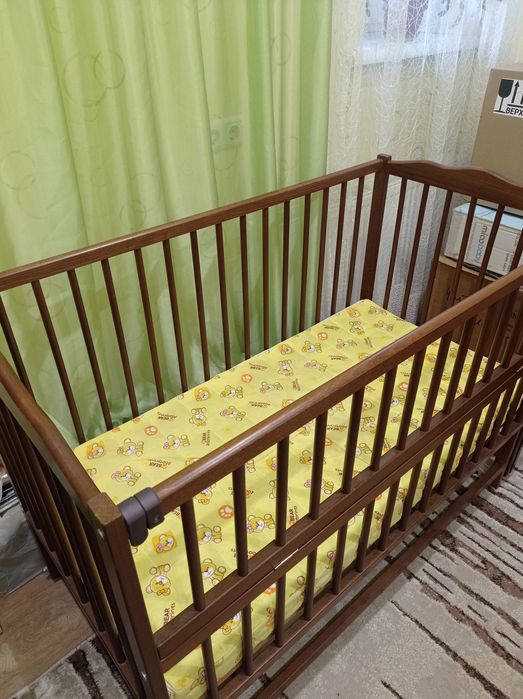 Ліжечко дитяче з маятником та матрацом