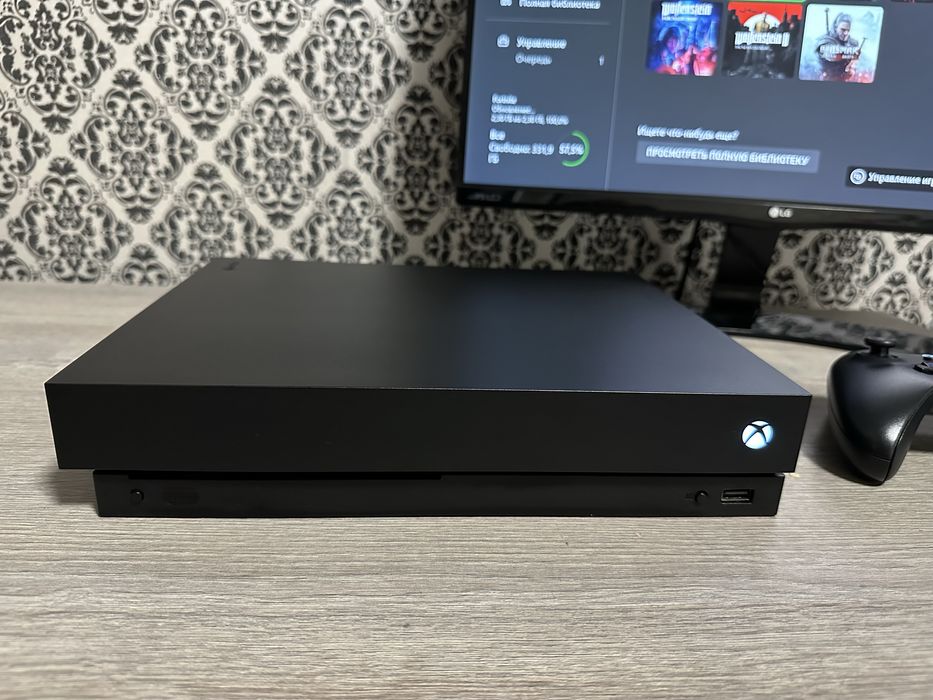 Ігрова приставка Xbox One X | 1TB