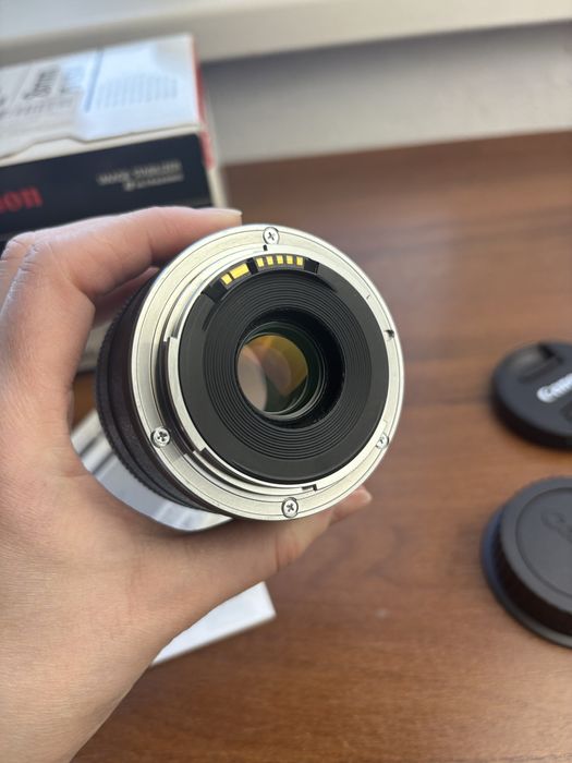 Canon EF 28 mm f/2.8 is USM