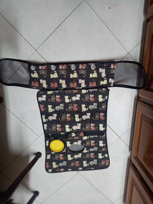 Transportadora prática e desmontável para gatos com um design de gatinhos