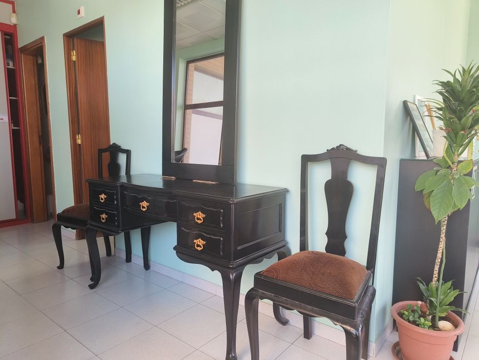 Vende se conjunto de móveis antigos