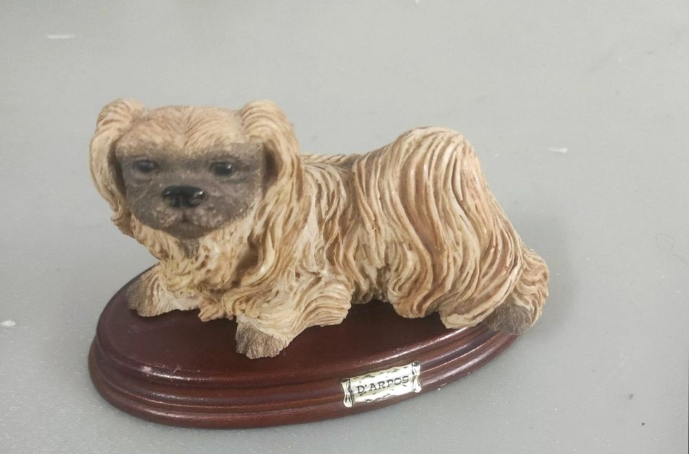 Arcos Dog Statue